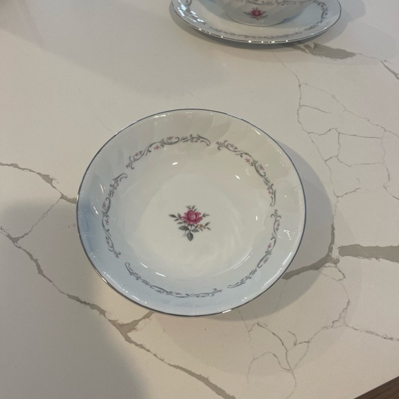 Charming Royal Swirlbowl with Pink and Silver Details and gravy boat with plate - Picture 5 of 6